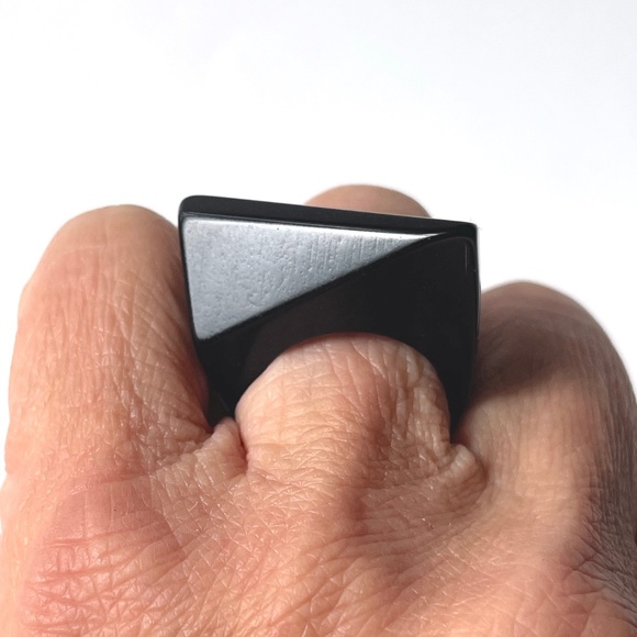 Vintage 5.75 Lucite Ring Black Trapezoid Statement Mid Century Modern Geometric - Picture 9 of 16